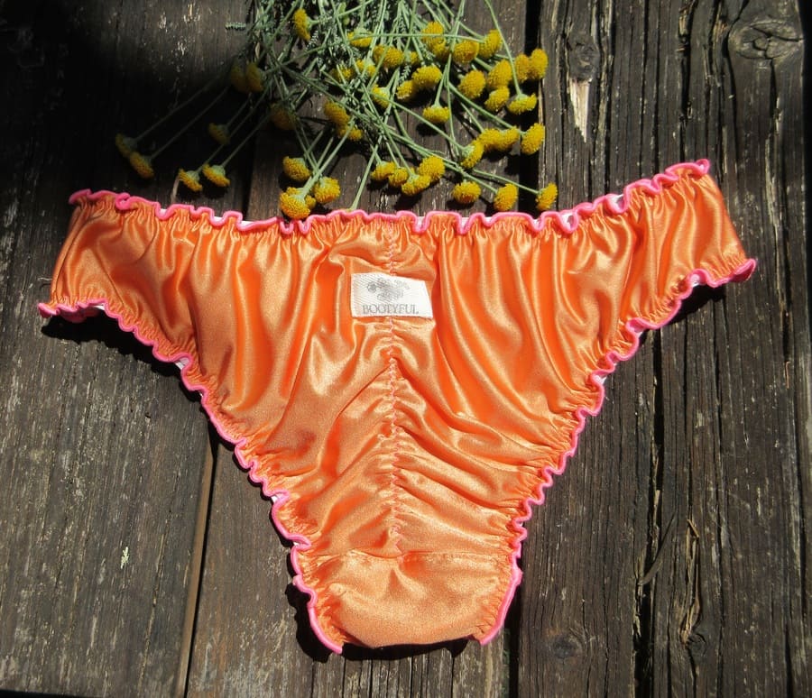 bas de maillot orange brésilien