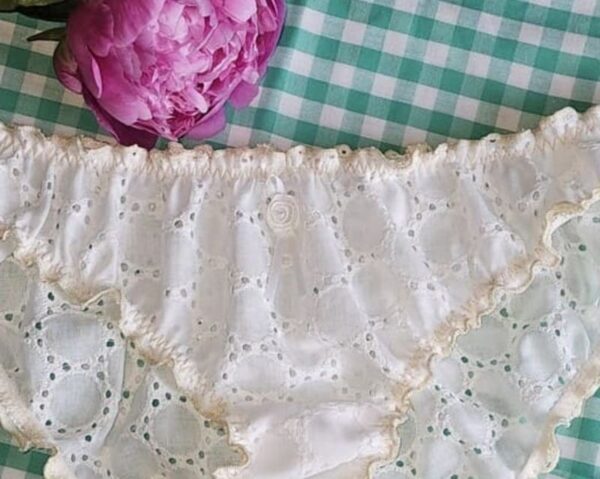 culotte en broderie blanche
