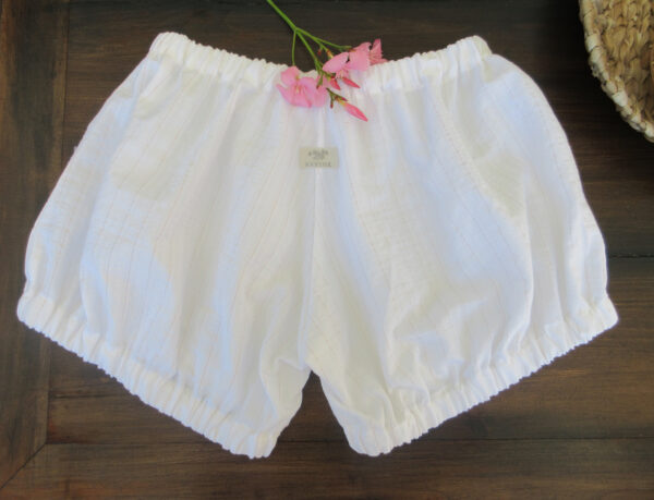 shorty femme en broderie blanc