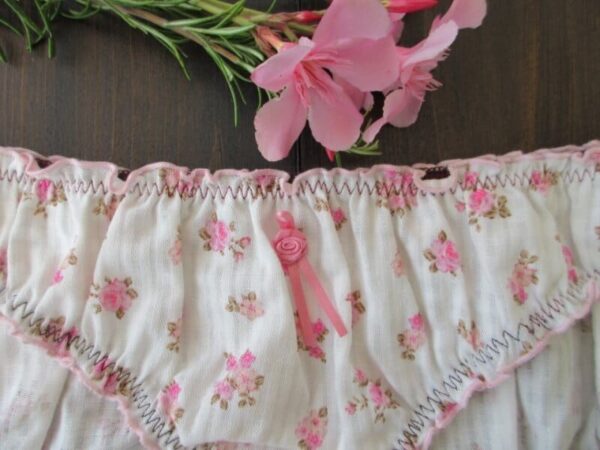 culotte à froufrous fleurie