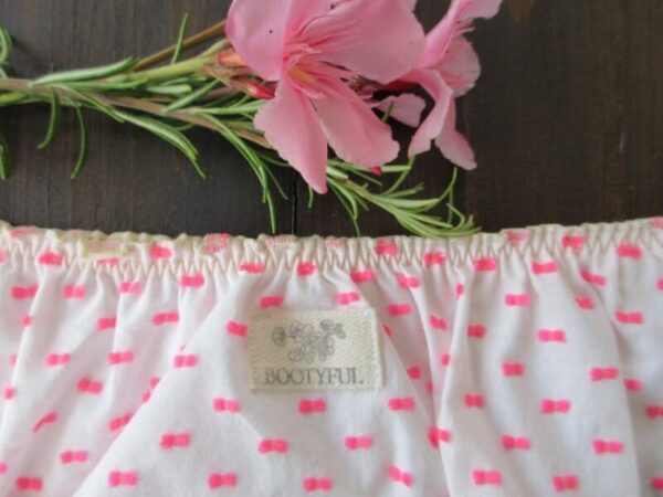 culotte à froufrous plumetis rose