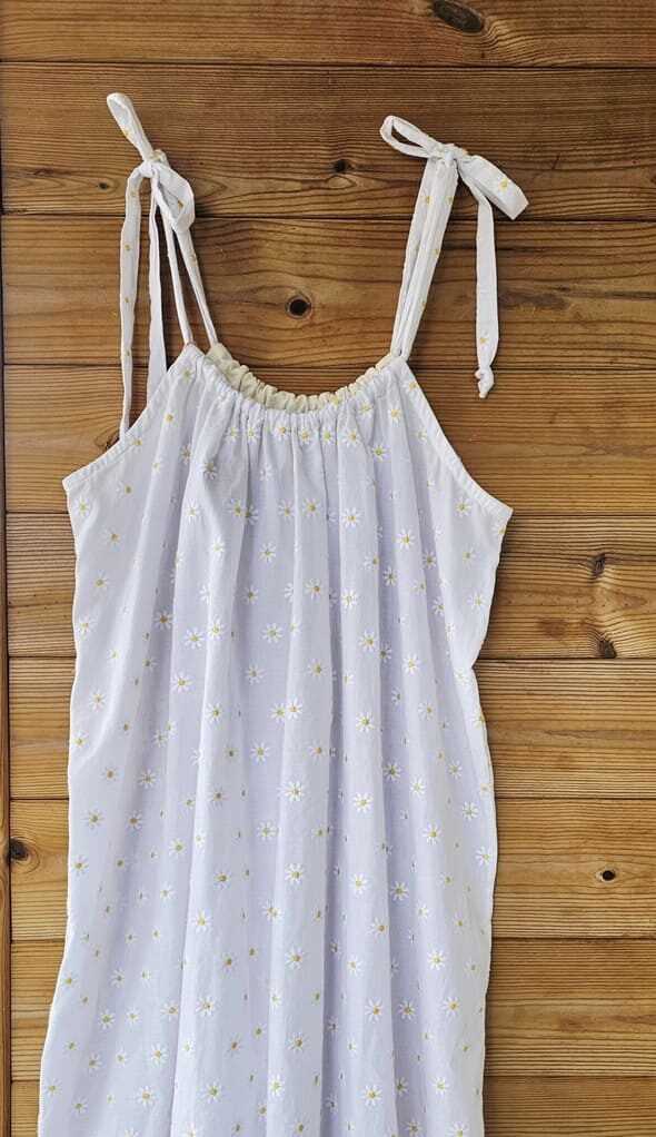 nuisette en coton et marguerites brodées