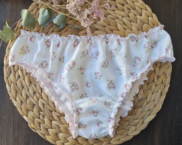 culotte brésilienne à fleurs roses