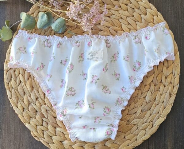 culotte brésilienne à froufrous