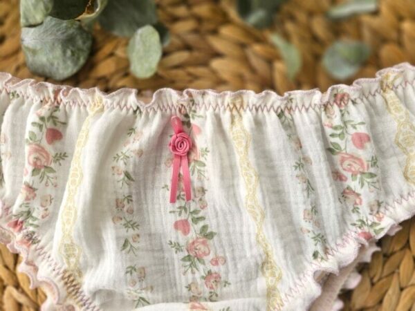 culotte brésilienne femme à fleurs