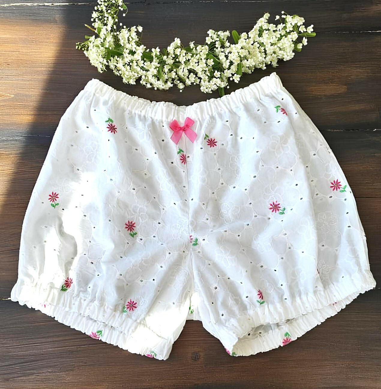 shorty femme en voile de coton blanc brodé de fleurs