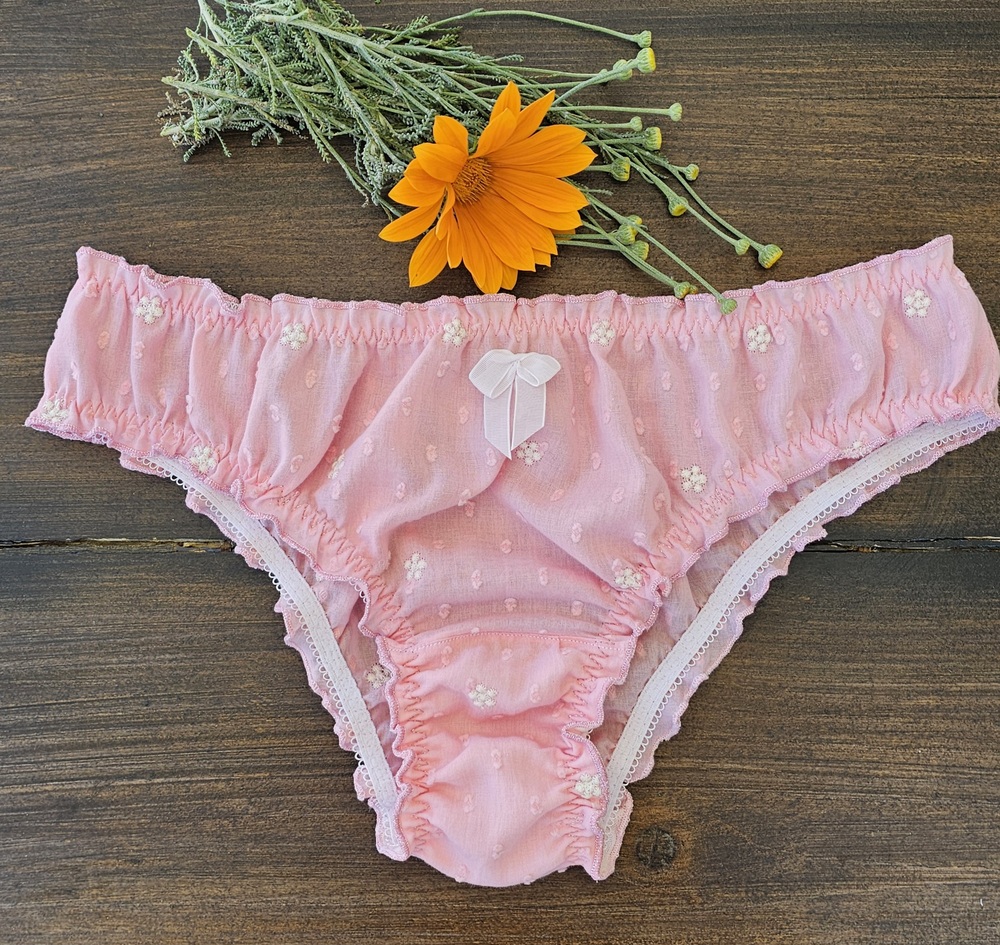 brésilienne en voile de coton brodé rose