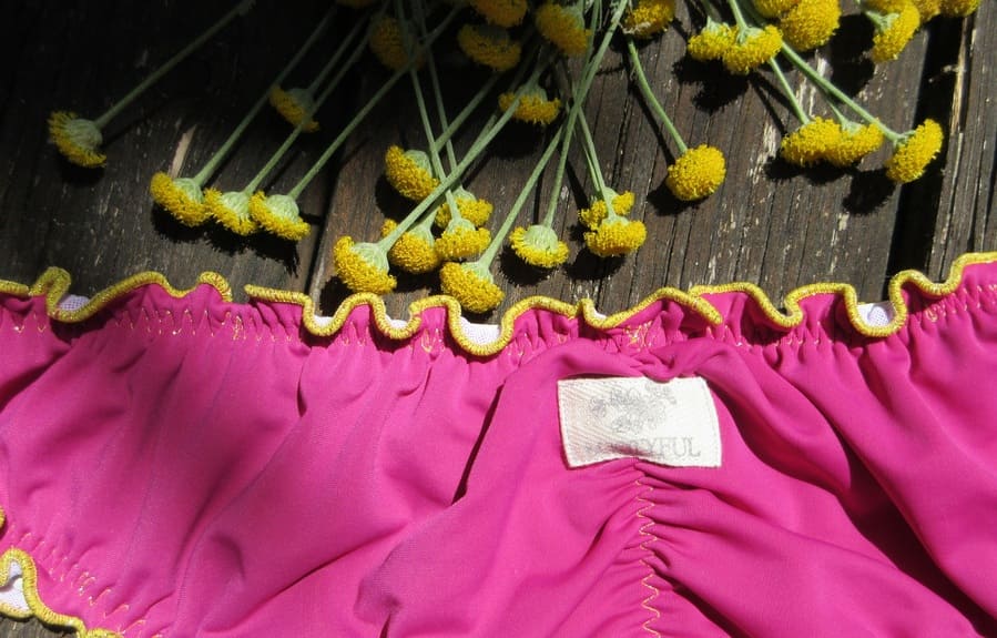 brésilien maillot rose uni