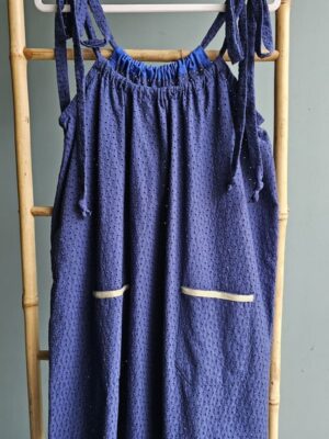 robe en broderie bleu nuit