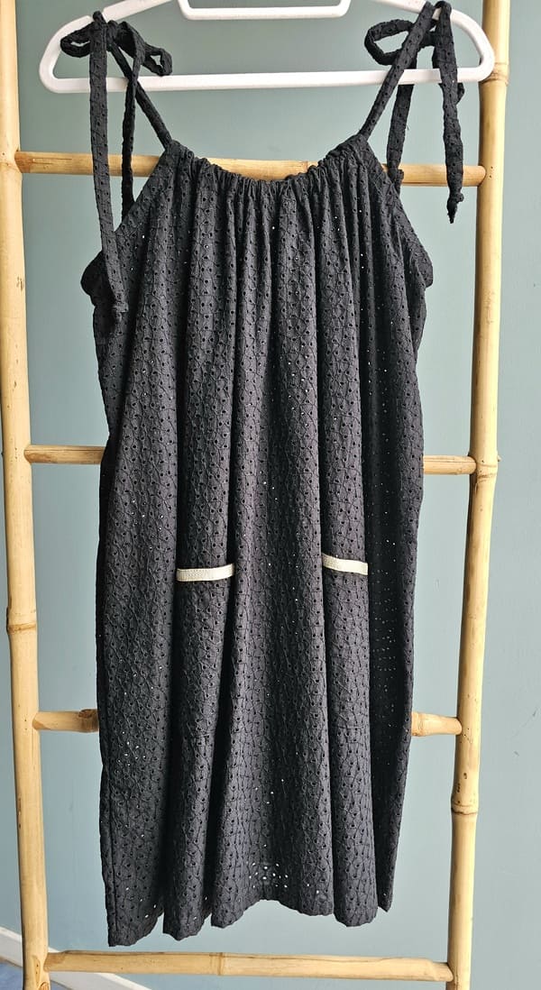 robe en broderie noire