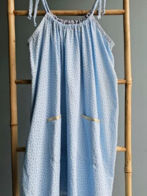 robe en broderie anglaise bleu ciel