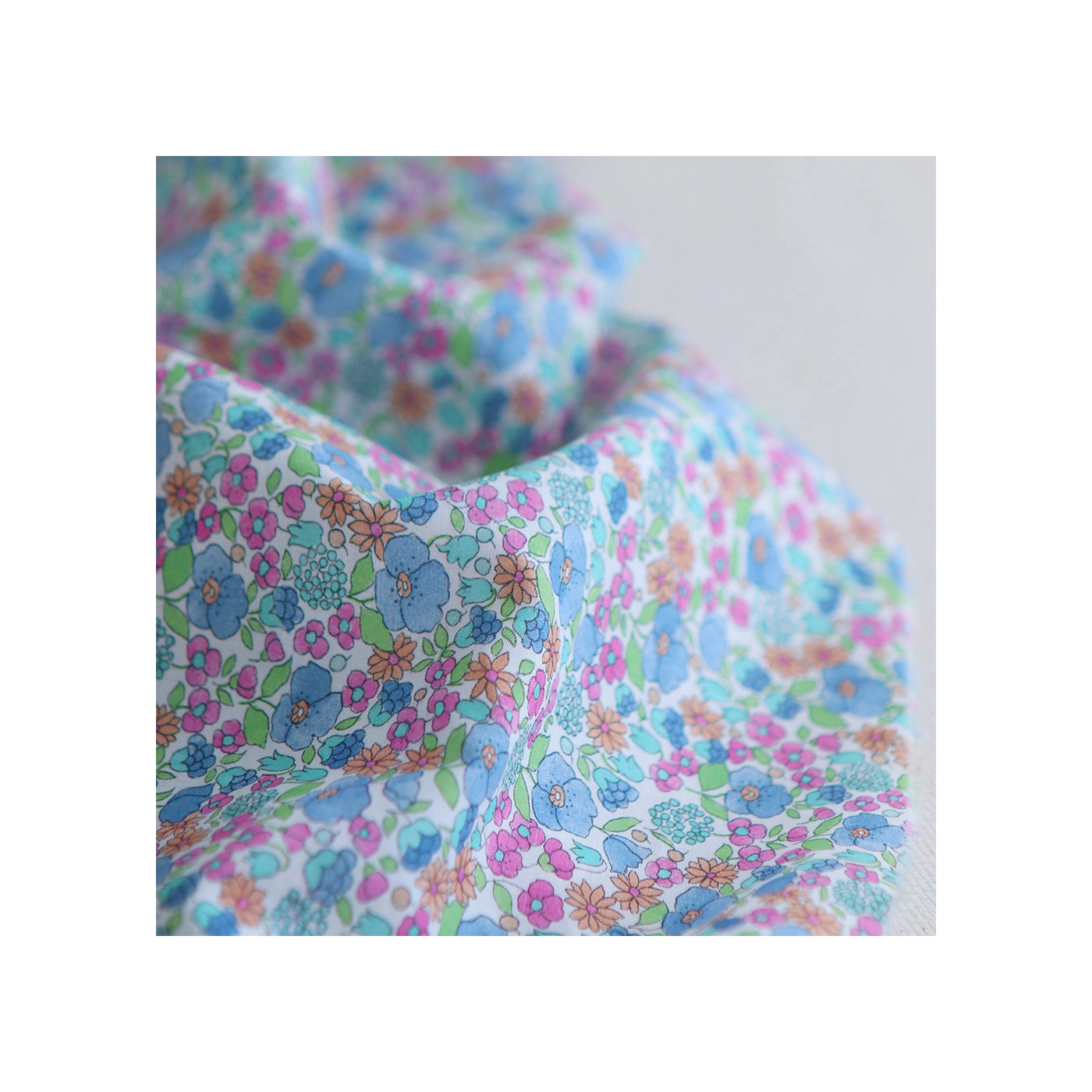 BOOTYFUL-batiste-de-coton-douce-a-imprime-fleuri-bleu