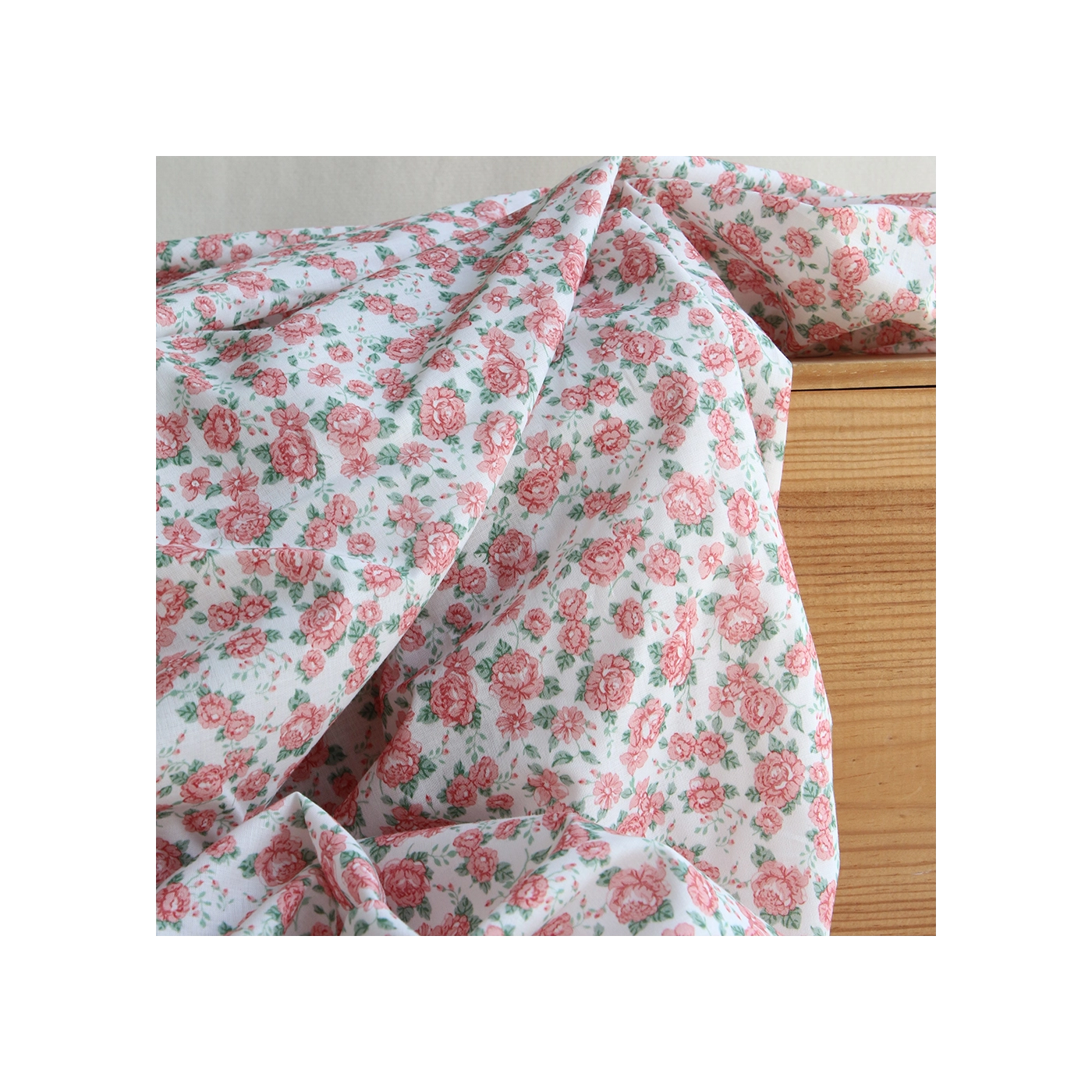 Popeline de coton fleurie de roses rouges du tanga femme à froufrous LADIES FIRST Bootyful